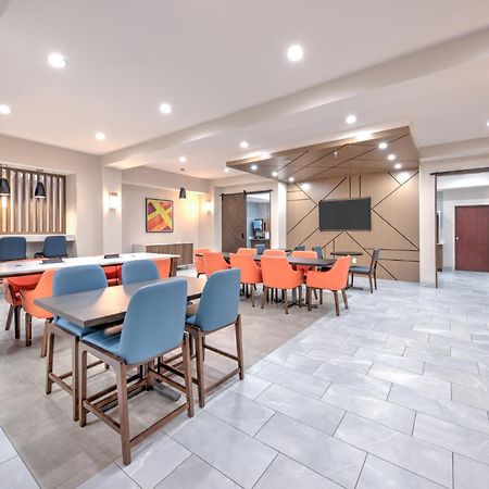 Holiday Inn Express Hotel & Suites Dallas West By Ihg Exterior foto