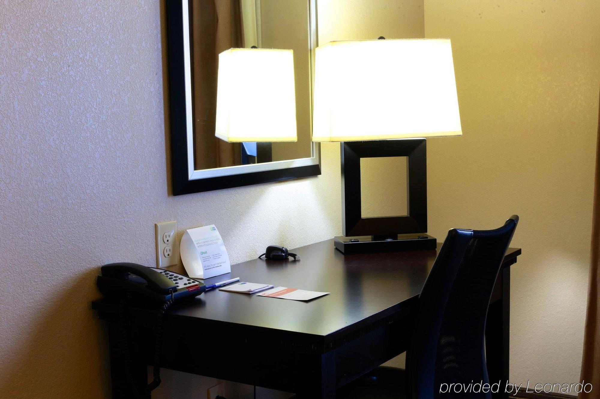 Holiday Inn Express Hotel & Suites Dallas West By Ihg Exterior foto