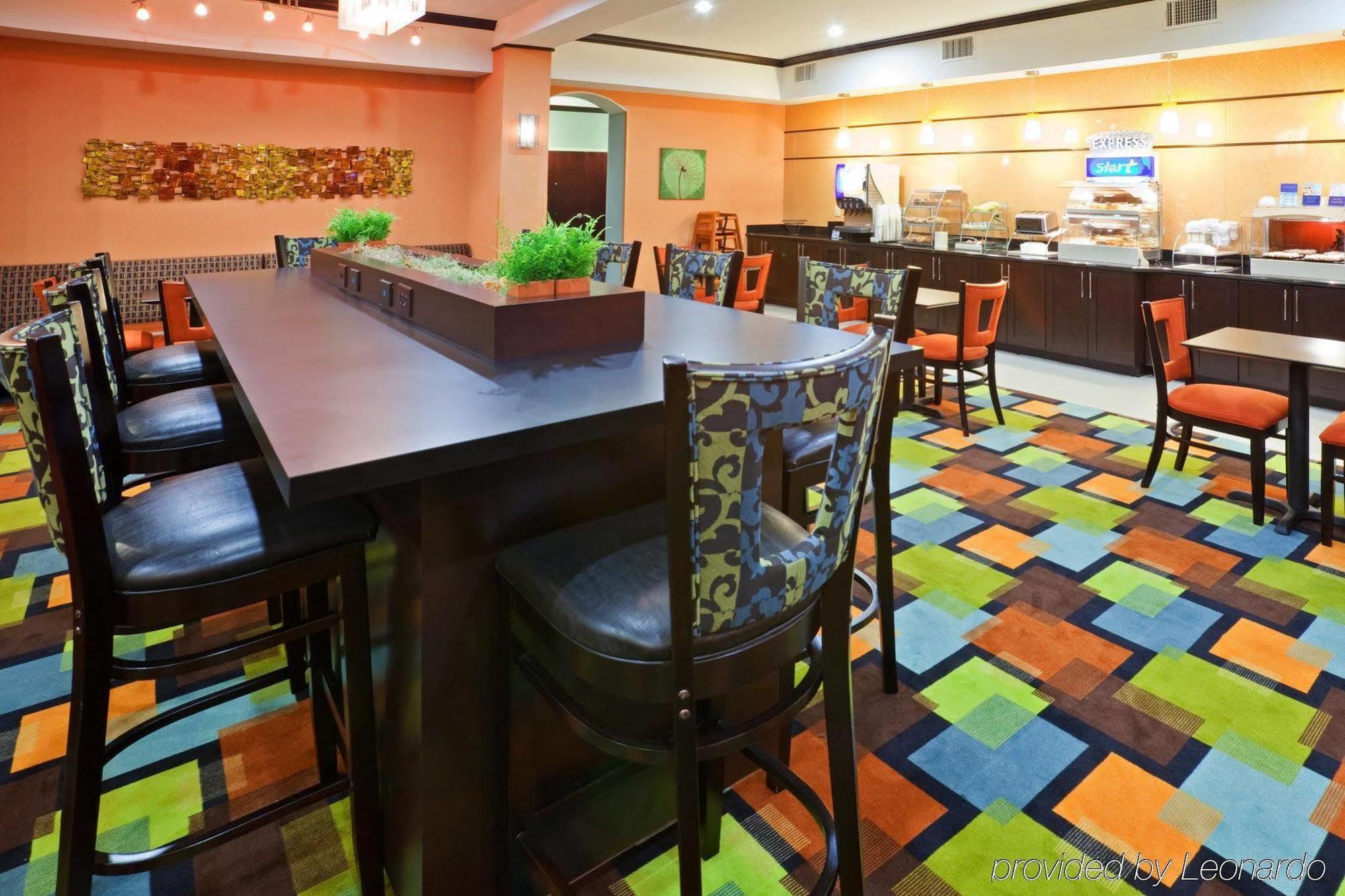 Holiday Inn Express Hotel & Suites Dallas West By Ihg Restaurant foto